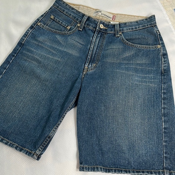 Levi's Other - Men’s Levi’s 569 loose straight jean shorts